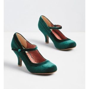NEW GRAND ENTRANCE VELVET MARY JANE HEEL
